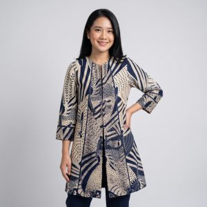 Dress outer batik wanita katun cabut premium warna biru navy krem motif kontemporer dengan aksen list.